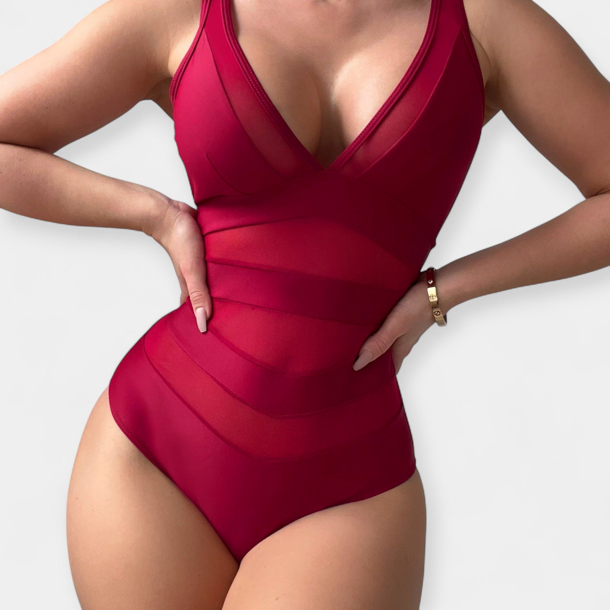 Costum de baie întreg cu detalii transparente