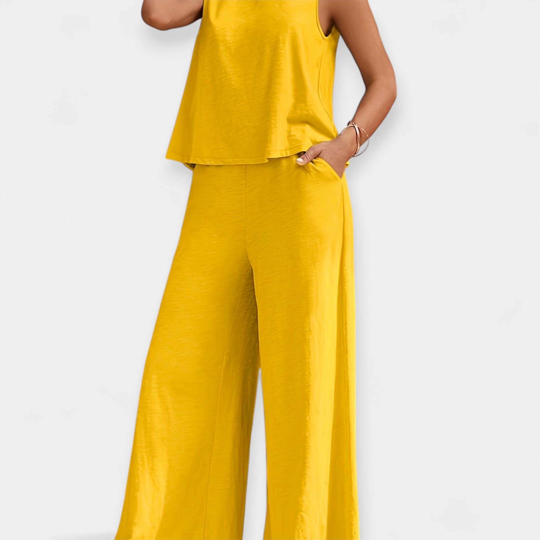 Set fluid cu top lejer și pantaloni largi