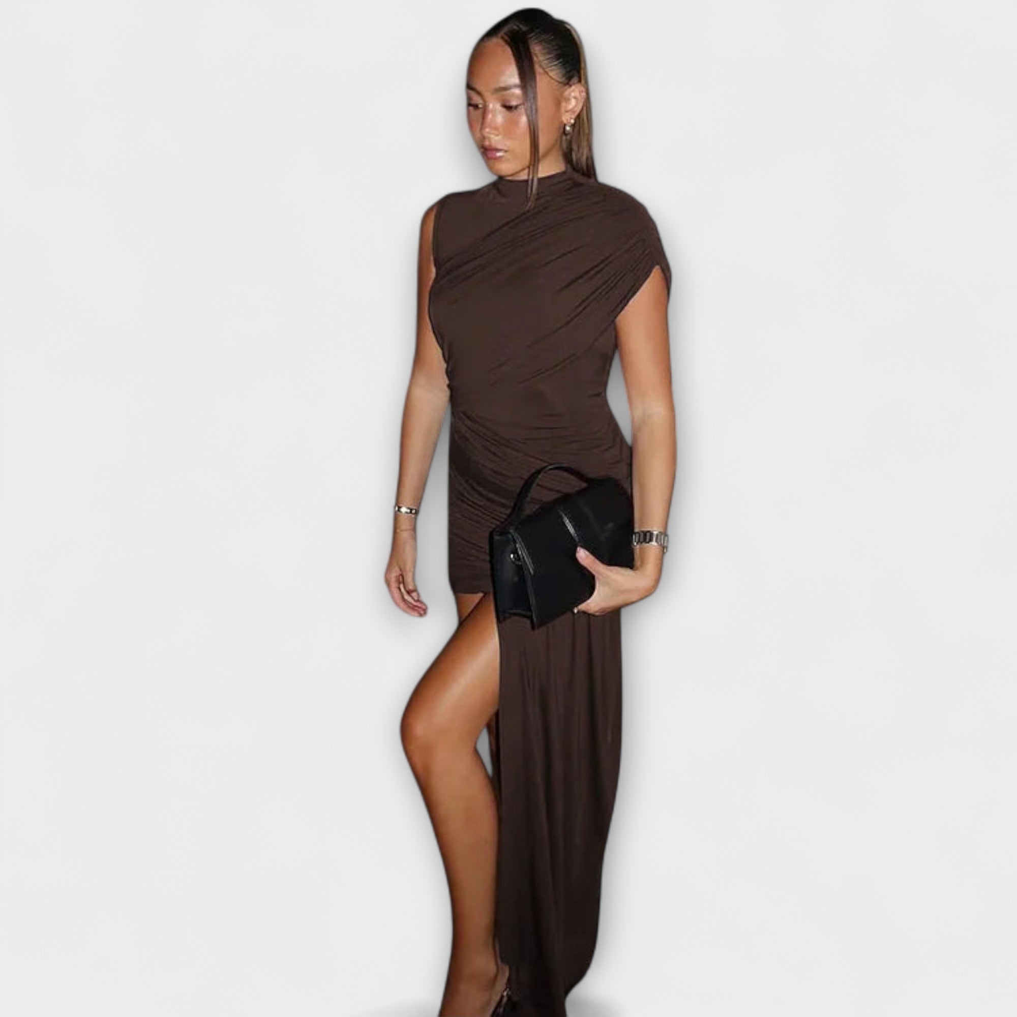 Lila - Štýlové, úzke šaty s okrúhlym výstrihom a plisovaním