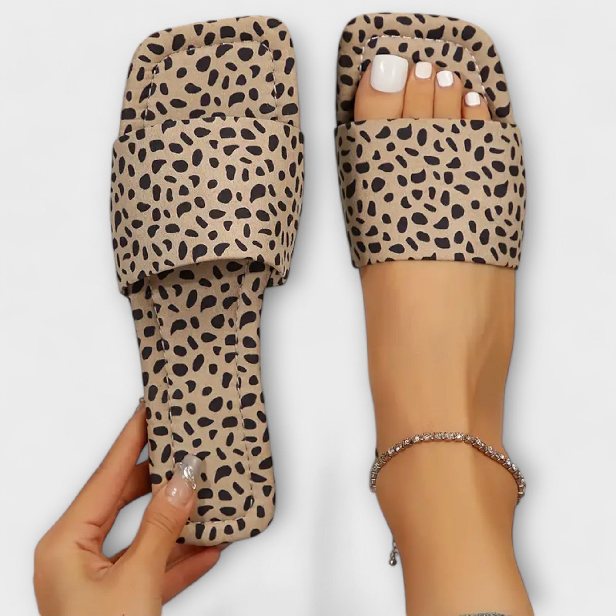 Ploché šľapky s leopardím vzorom