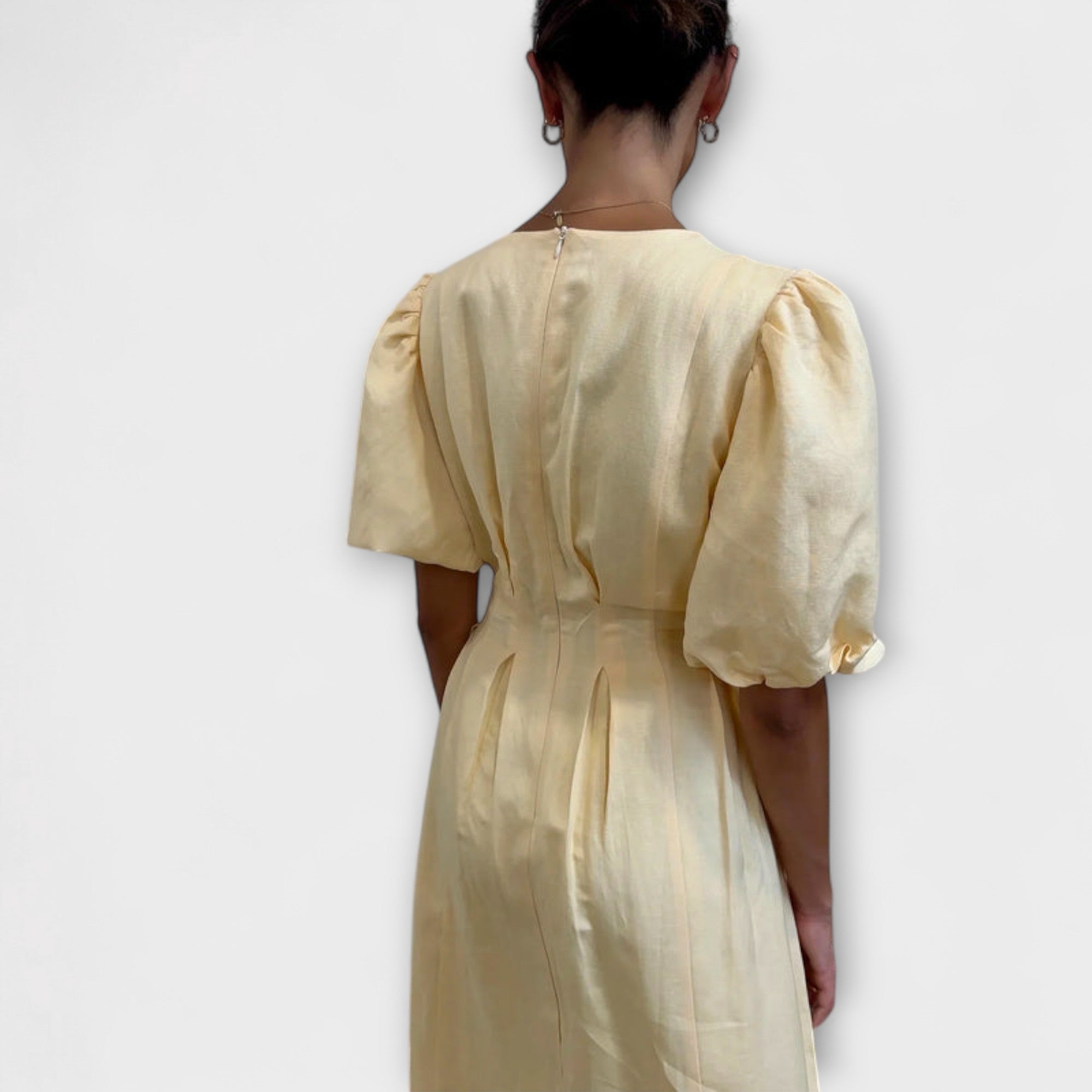 Josephine - Maslové maxi šaty s vzdušným dizajnom