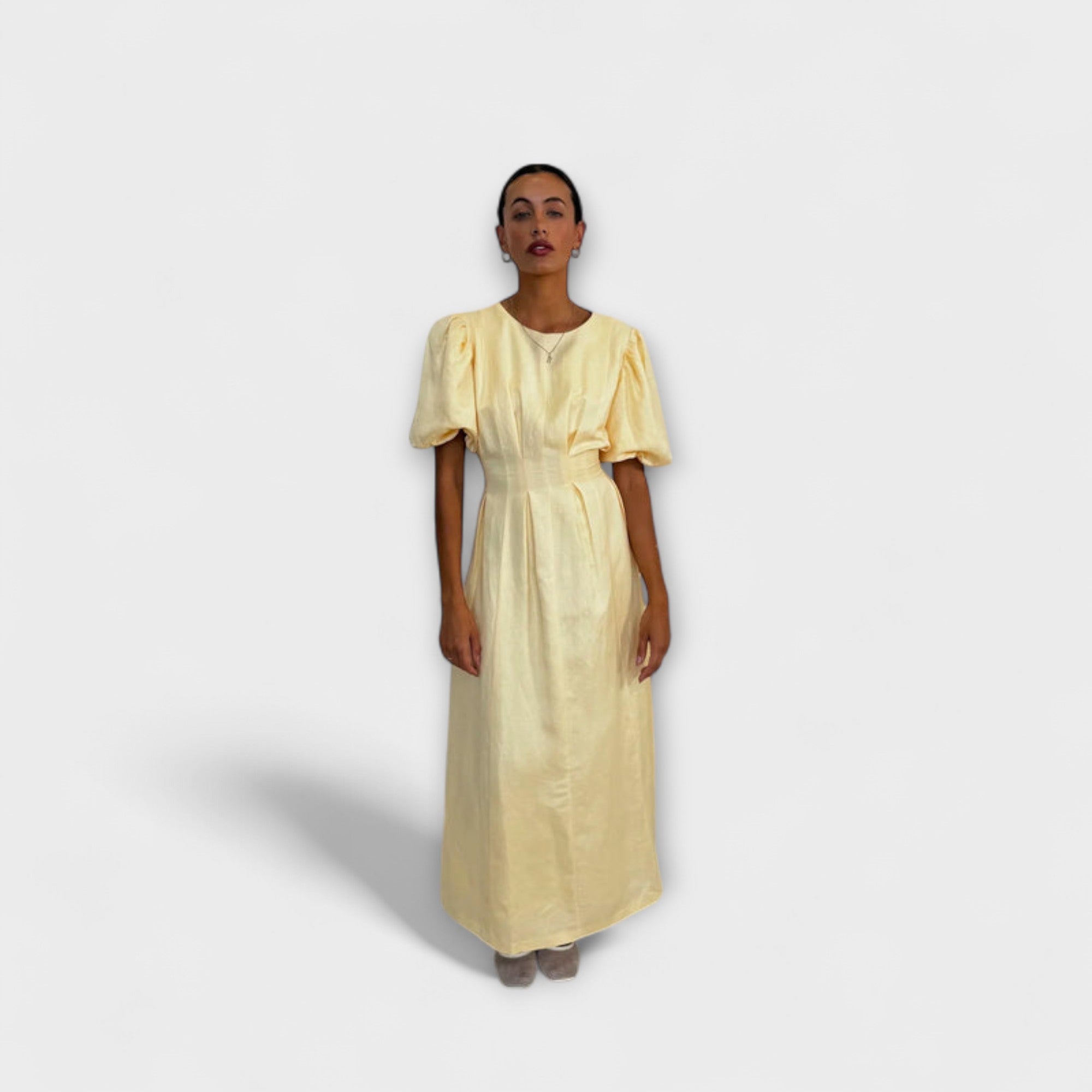 Josephine - Maslové maxi šaty s vzdušným dizajnom