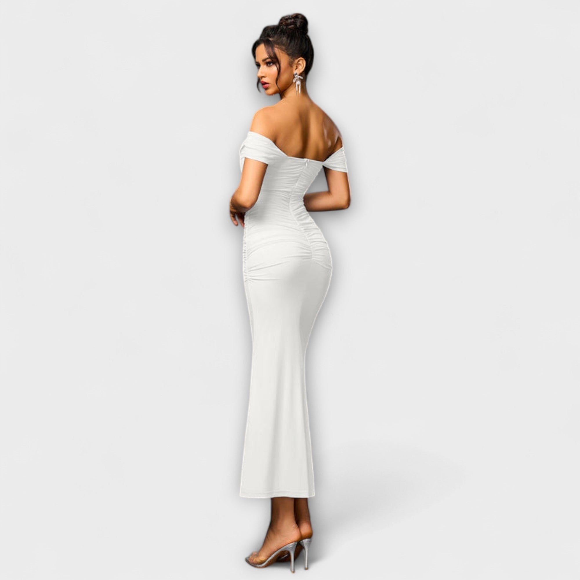 Ione - Šaty Bodycon s odhalenými ramenami a riasením