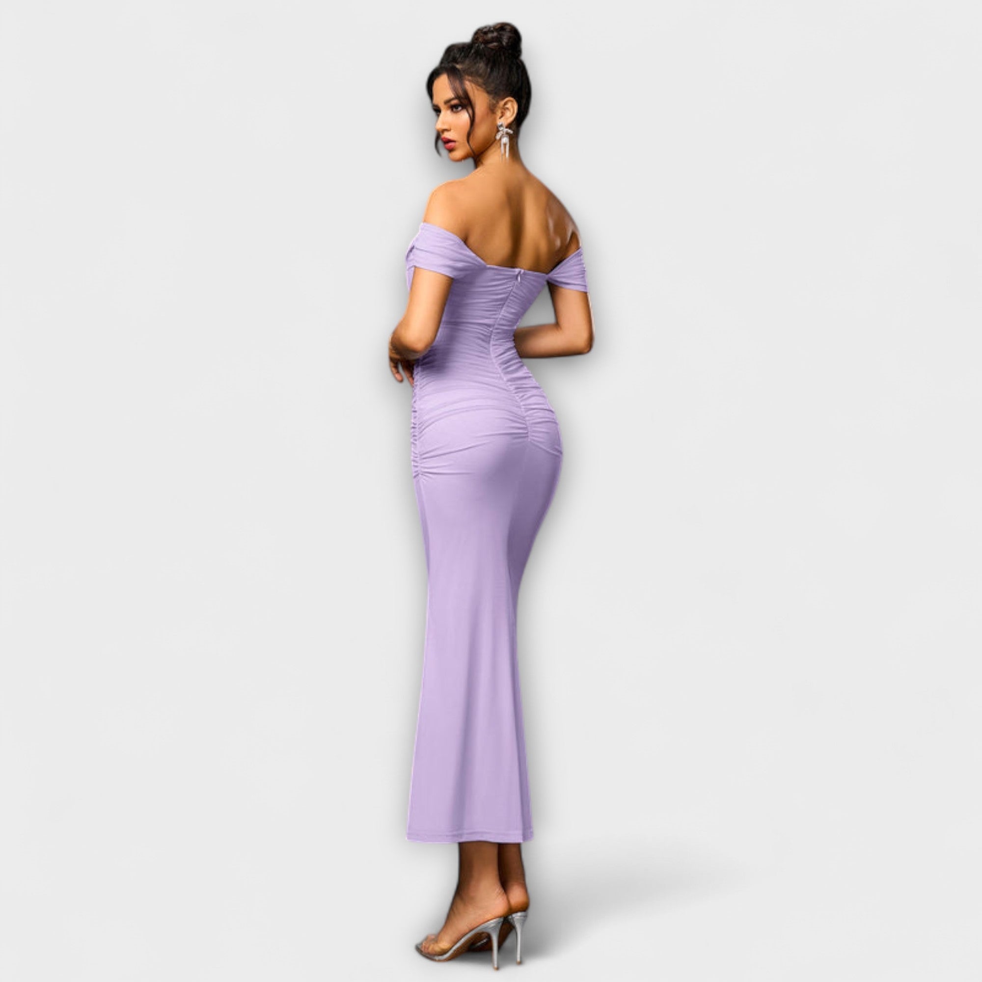 Ione - Šaty Bodycon s odhalenými ramenami a riasením