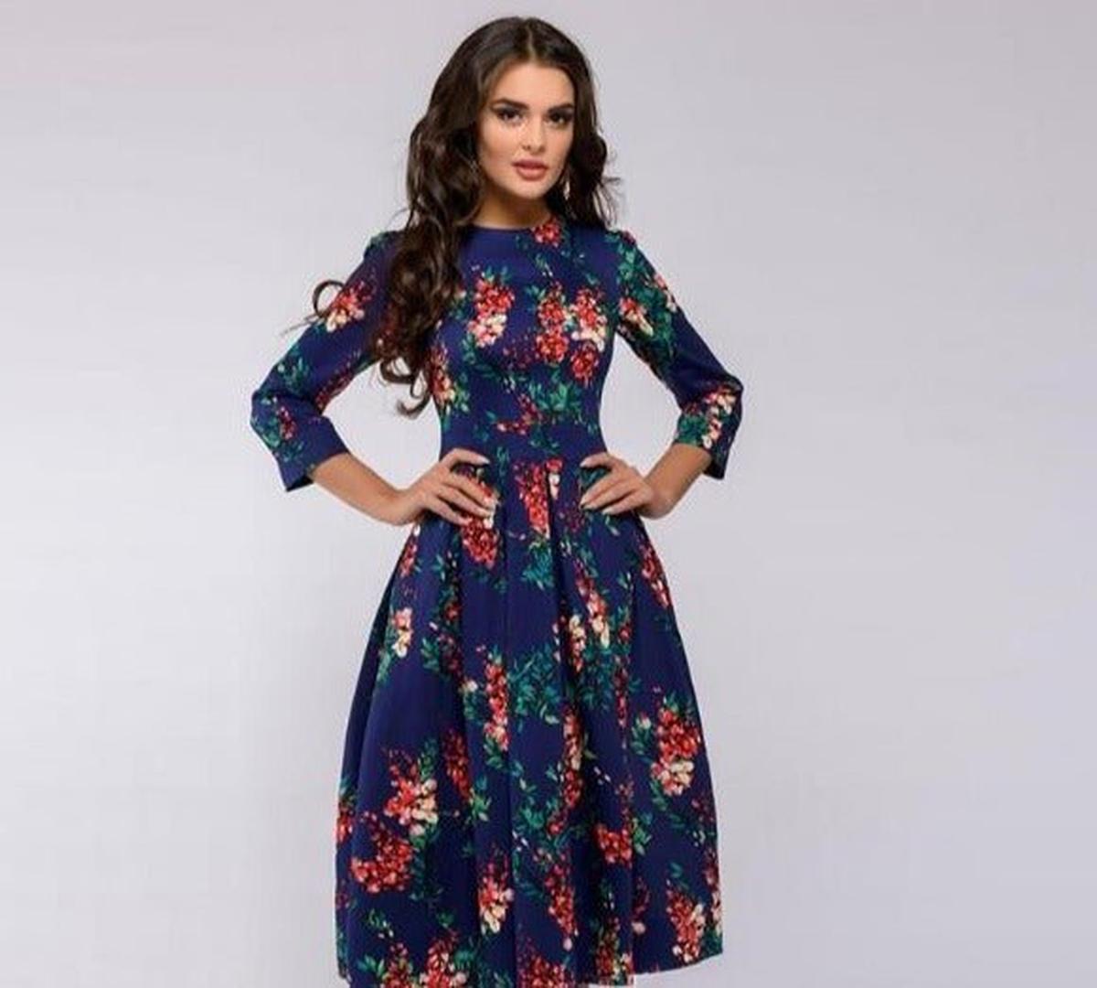 Retro-Inspired Mid-Length Dress With Puffed Sleeves
