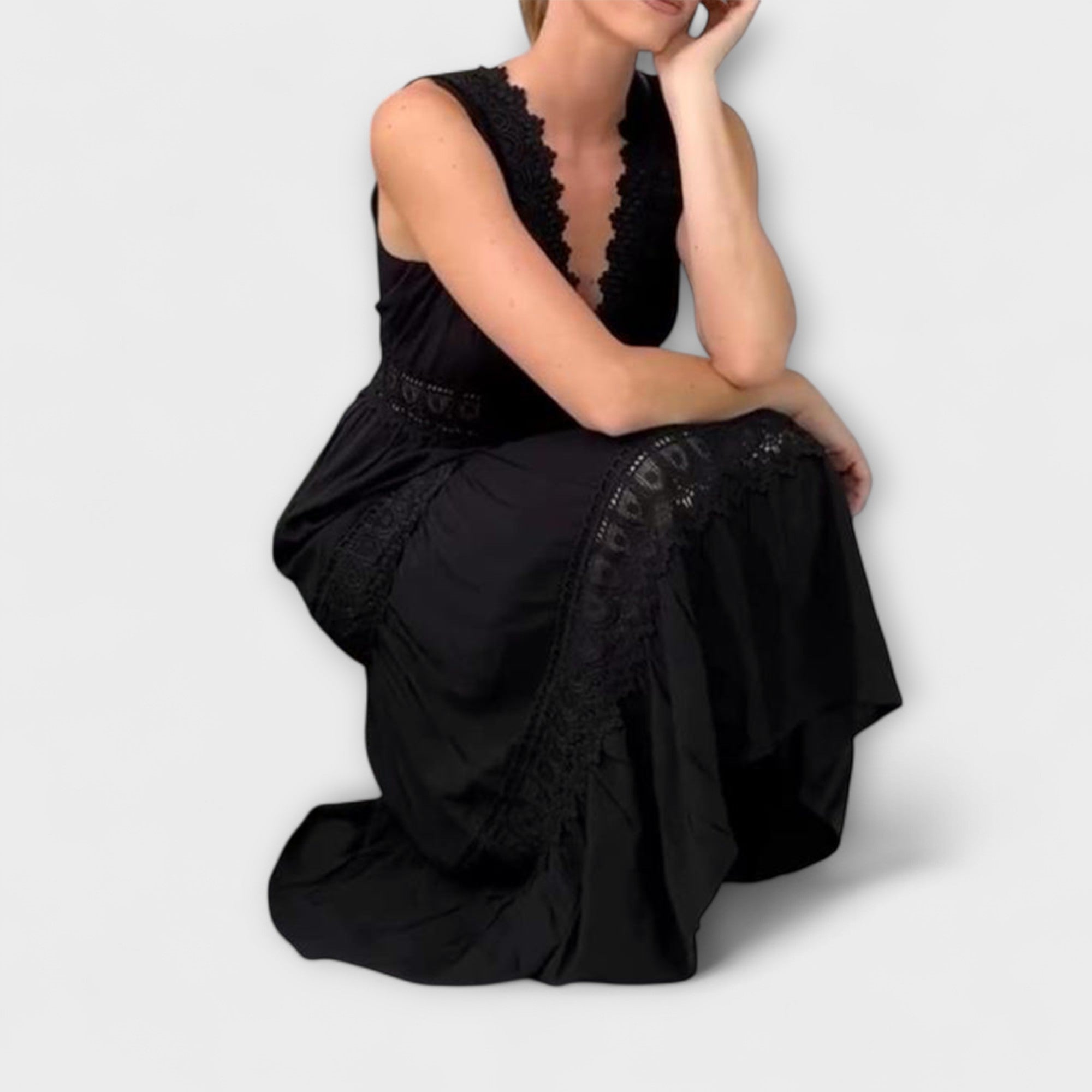 Aurélie - Elegantné šaty s V výstrihom a čipkou