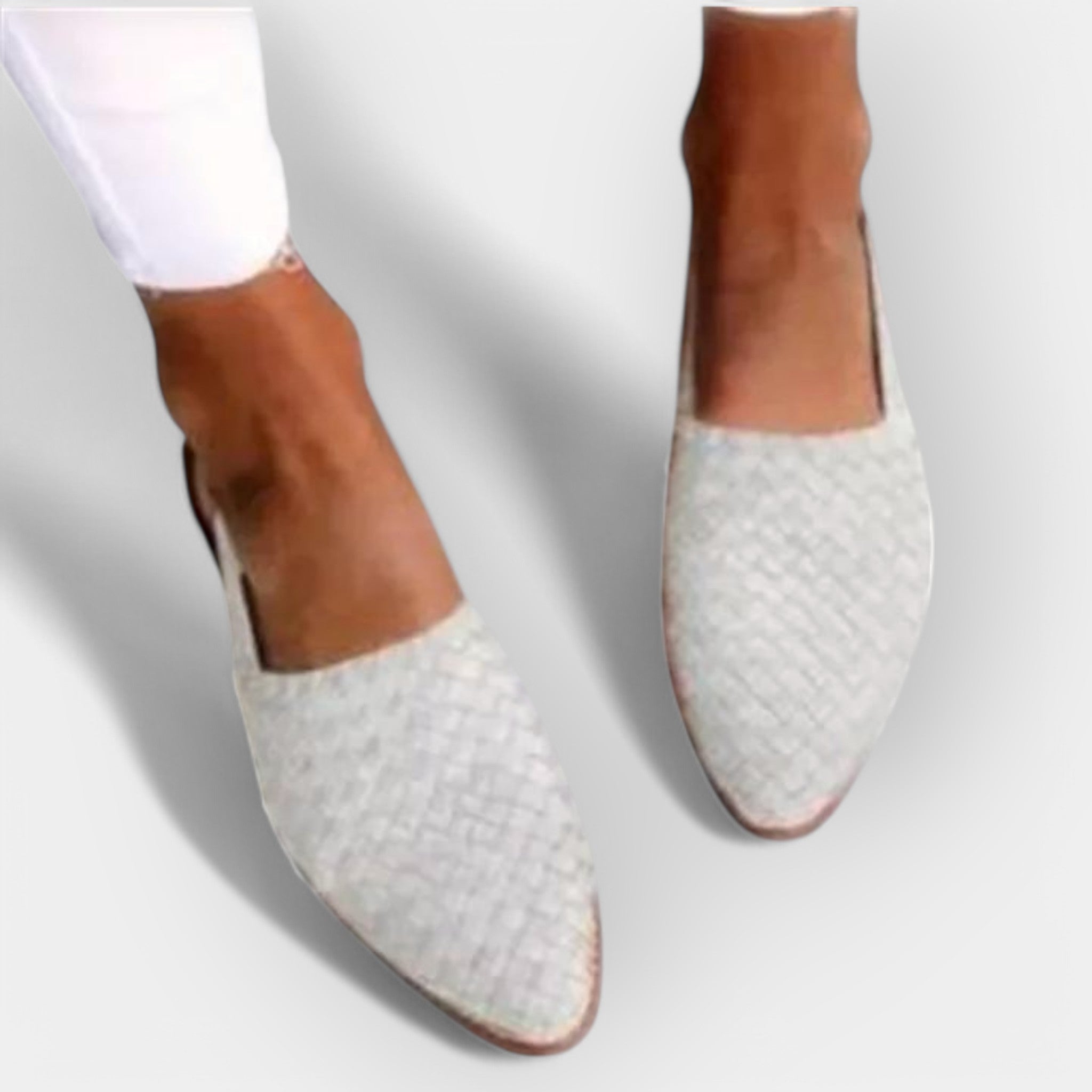 Sandale artizanale cu design minimalist