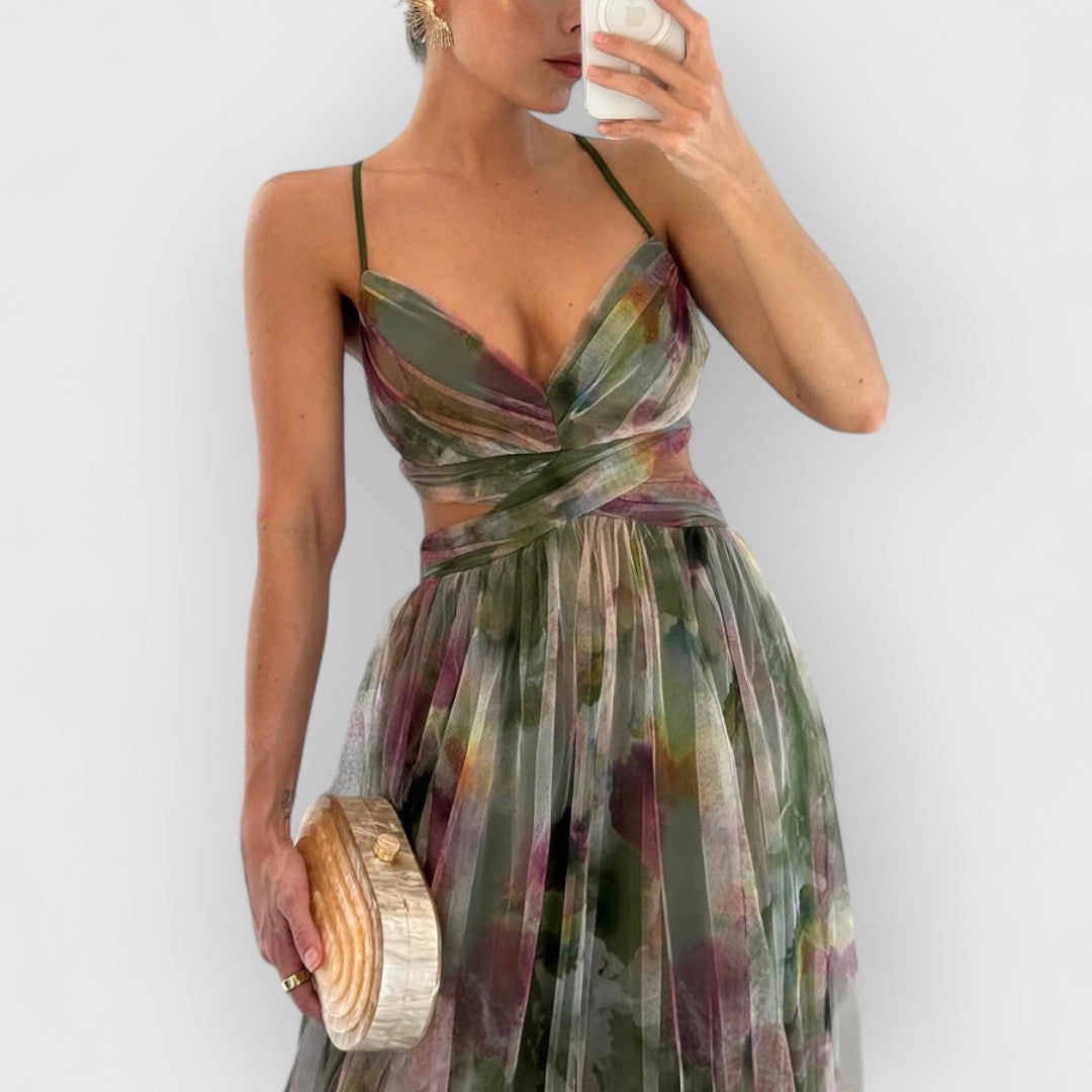 Rochie maxi vaporoasă cu croială avantajoasă