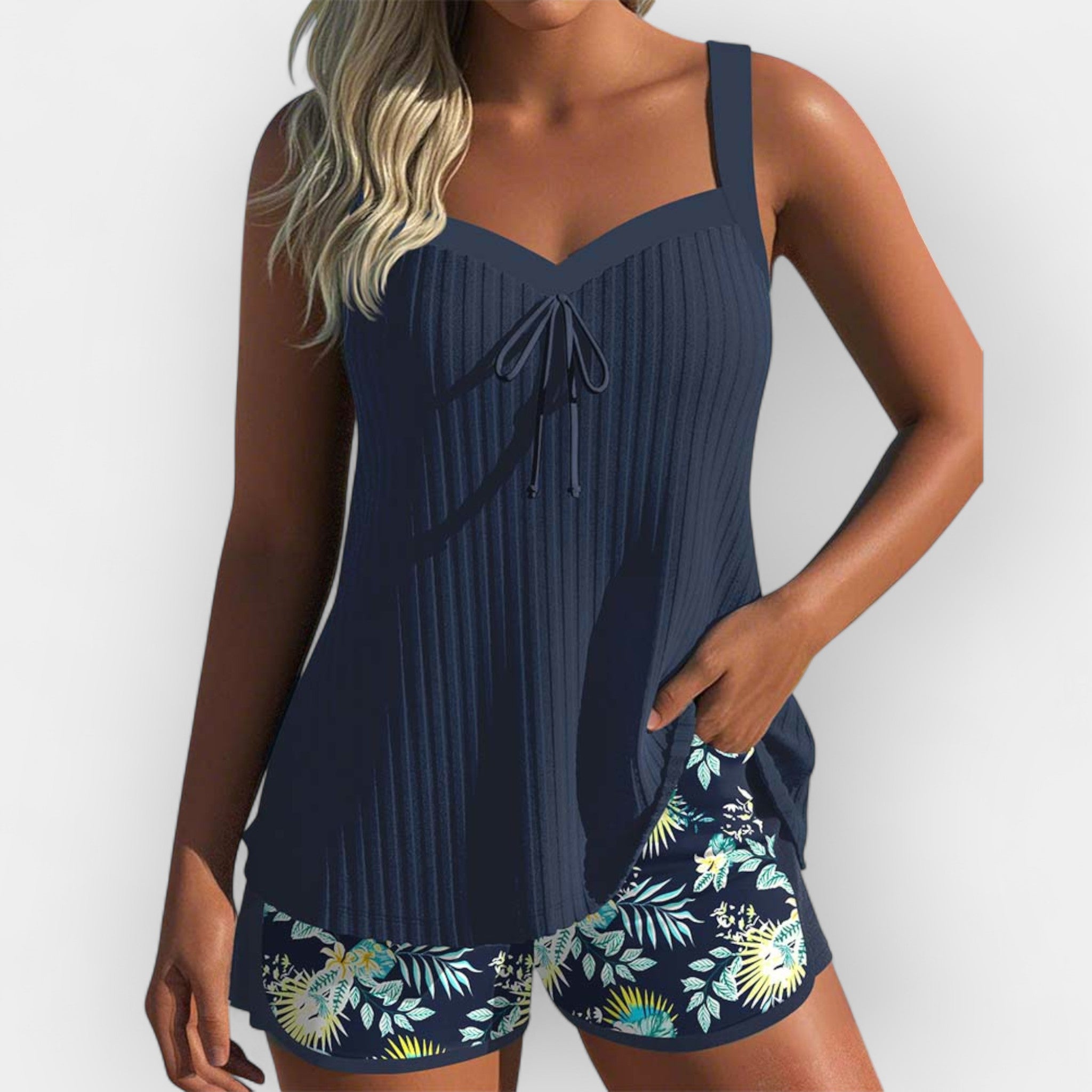 Tankini dungat din două piese cu pantaloni scurți