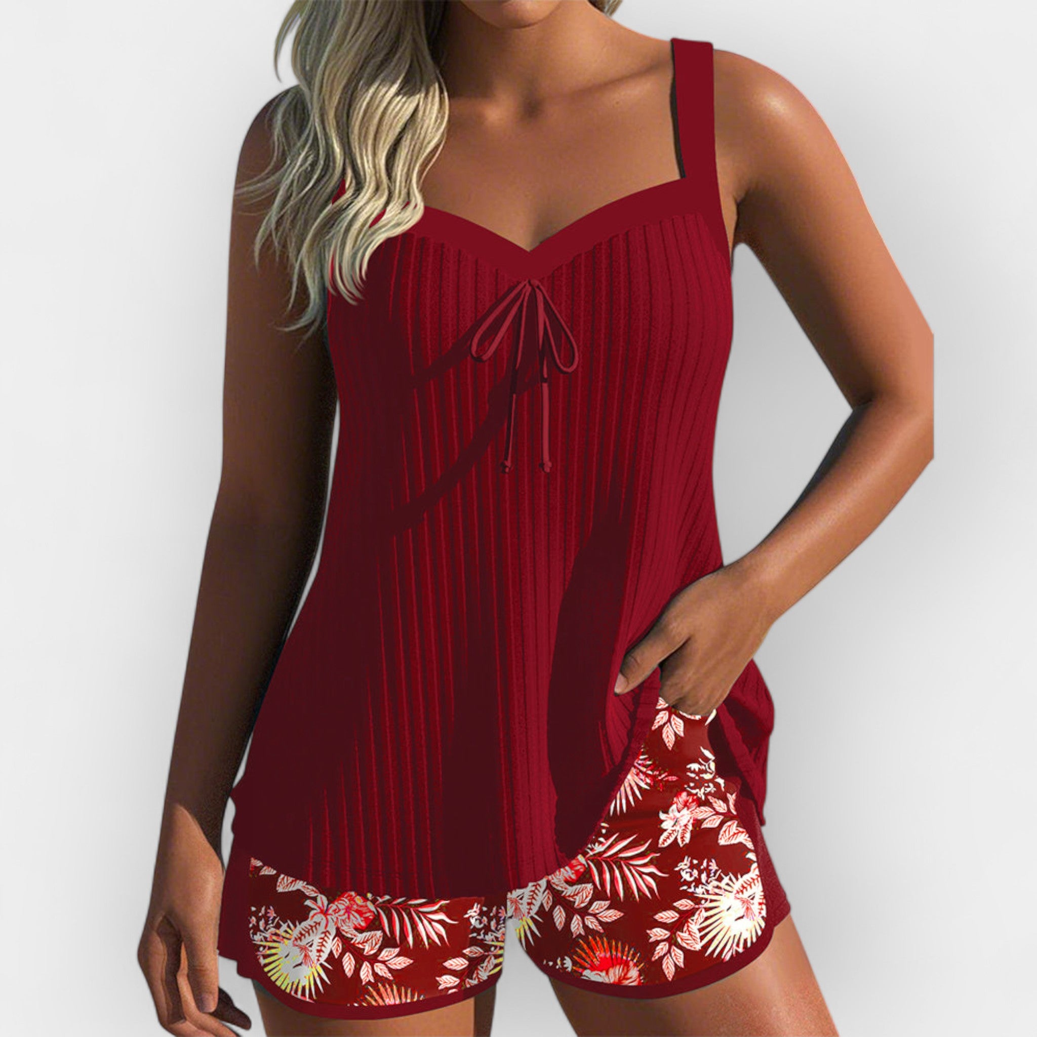 Tankini dungat din două piese cu pantaloni scurți