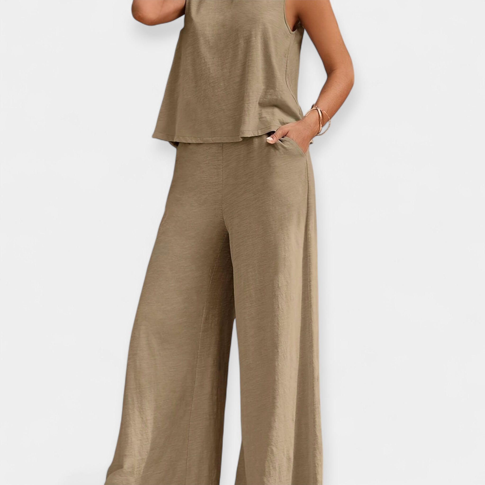 Set fluid cu top lejer și pantaloni largi