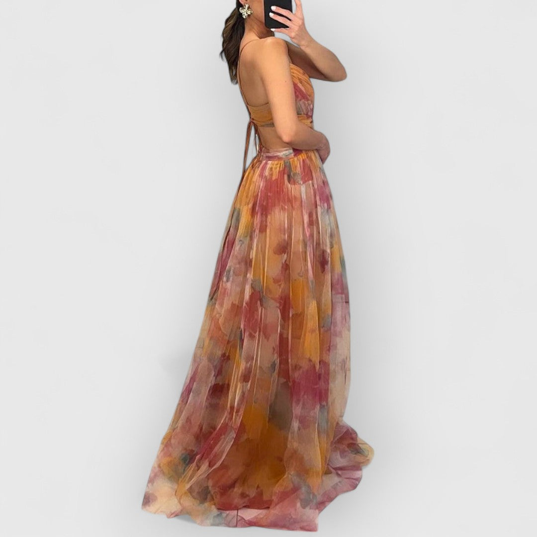 Rochie maxi vaporoasă cu croială avantajoasă