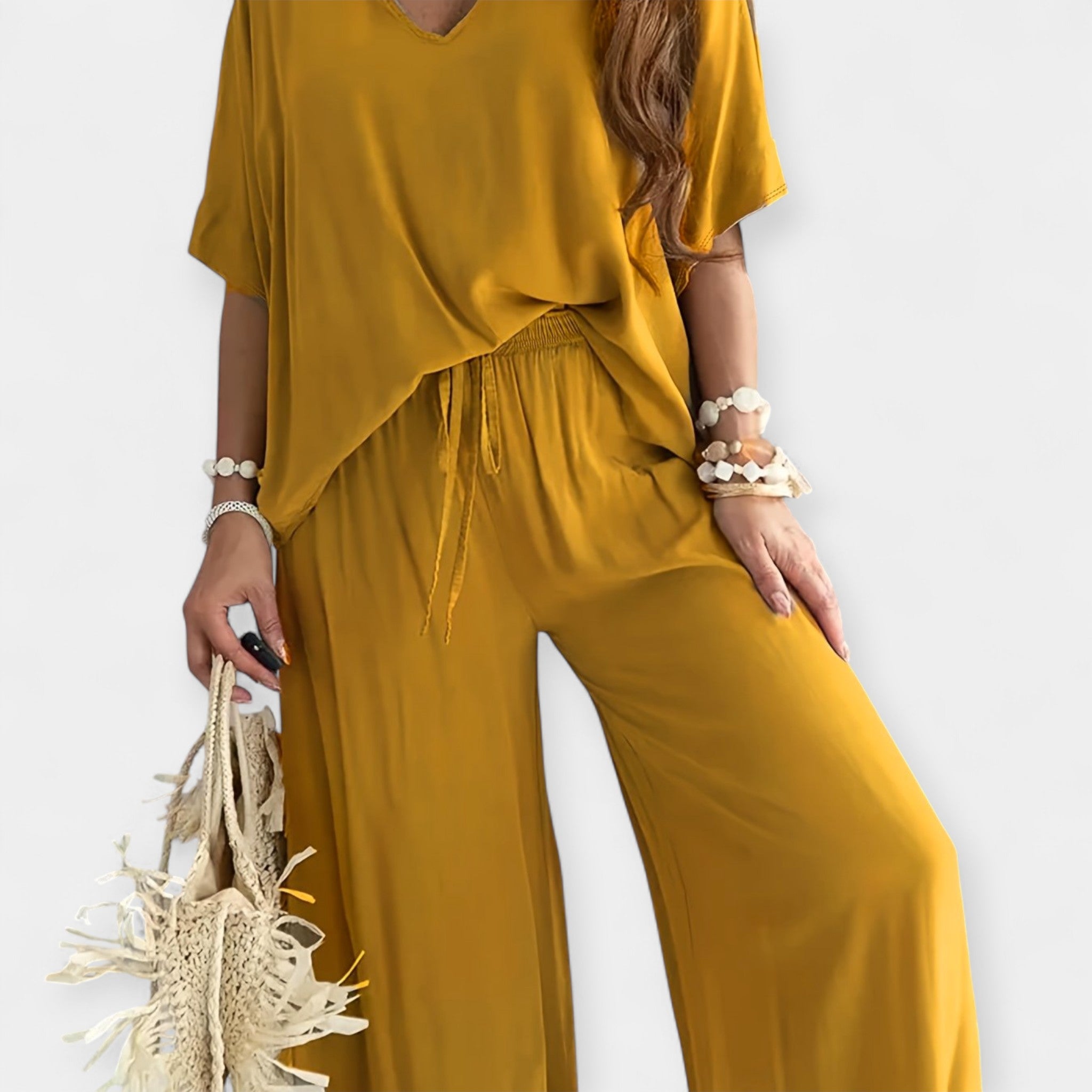 Set lejer cu pantaloni largi și bluză vaporoasă