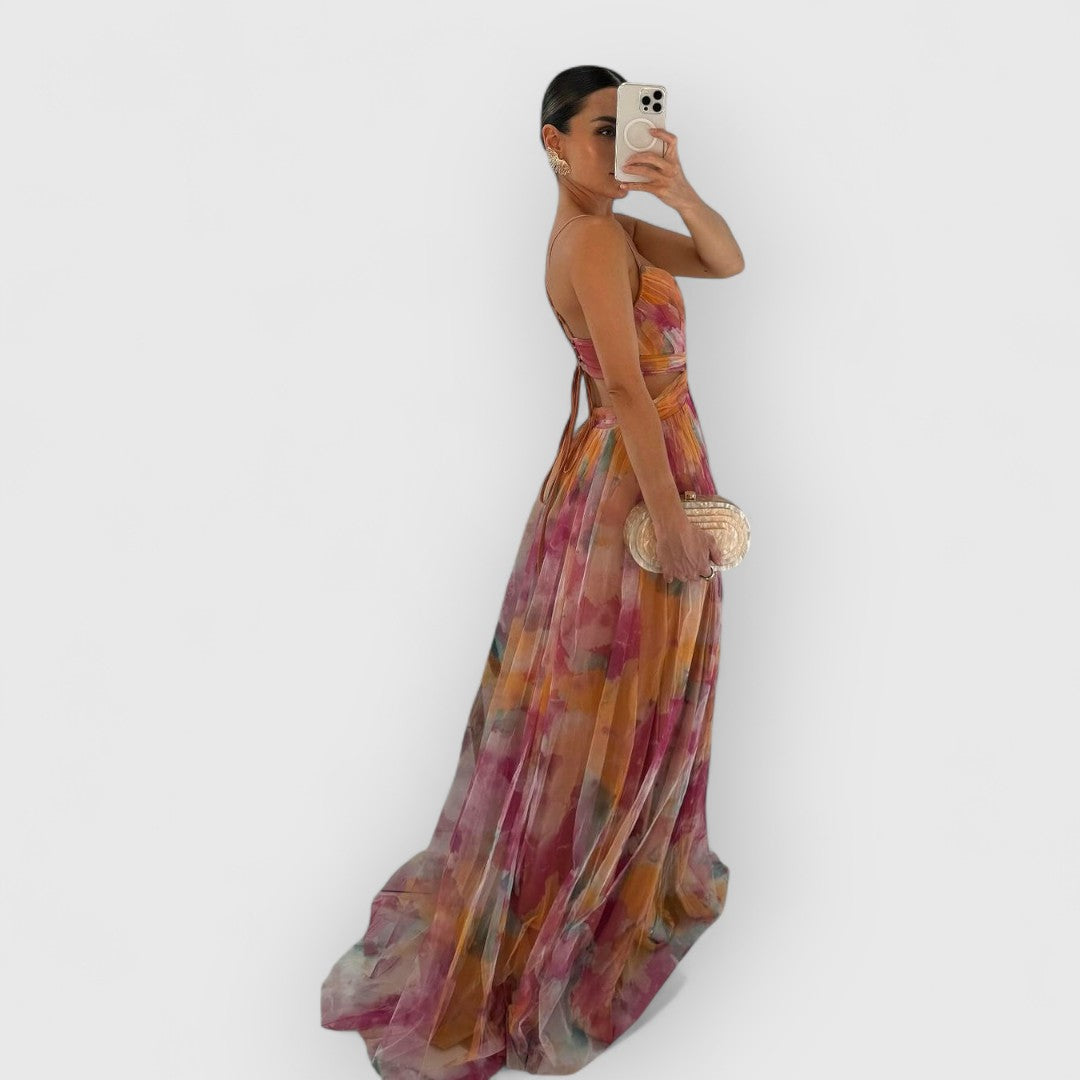 Rochie maxi vaporoasă cu croială avantajoasă