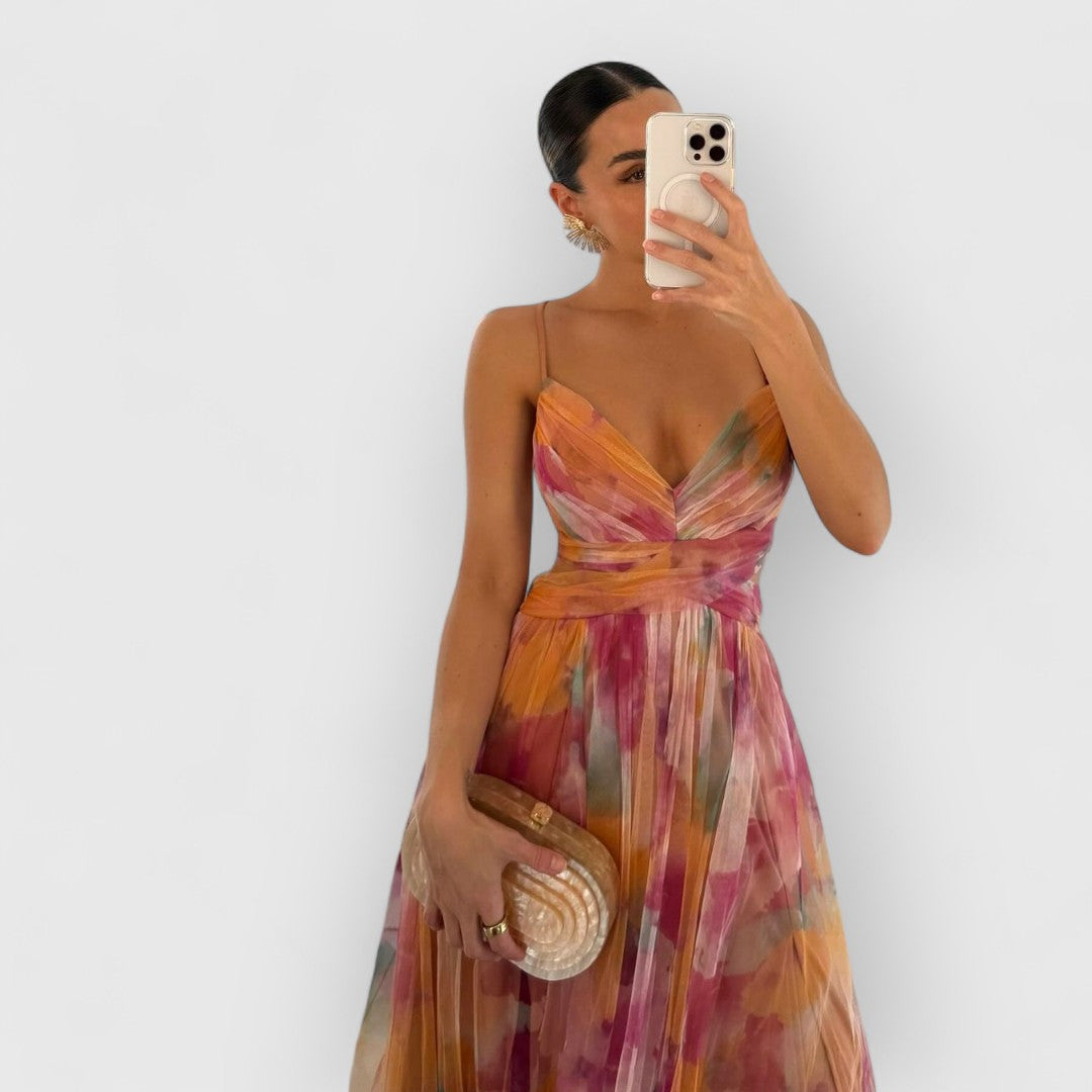 Rochie maxi vaporoasă cu croială avantajoasă