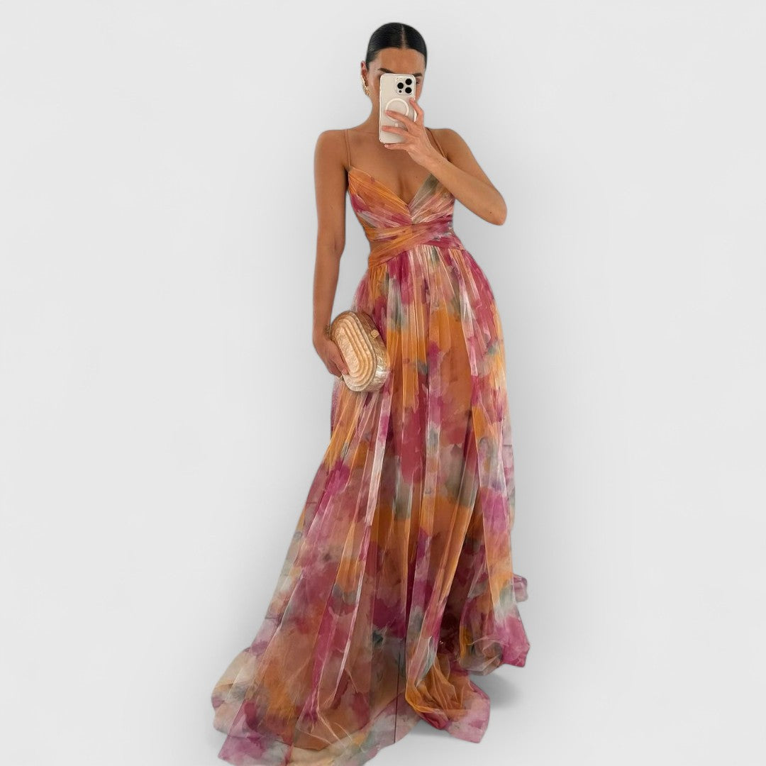Rochie maxi vaporoasă cu croială avantajoasă