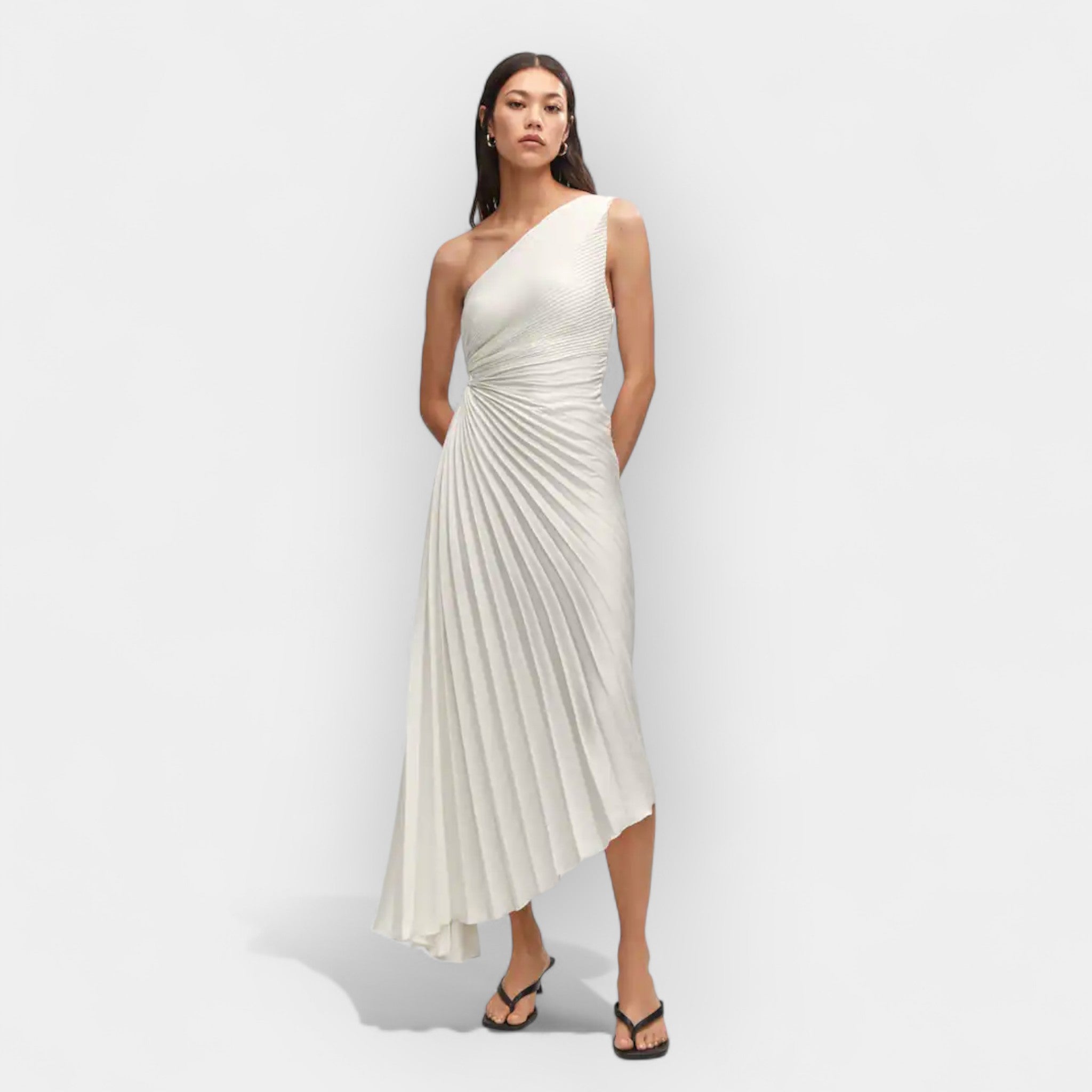 Rochie midi plisată cu un umăr – elegantă și rafinată