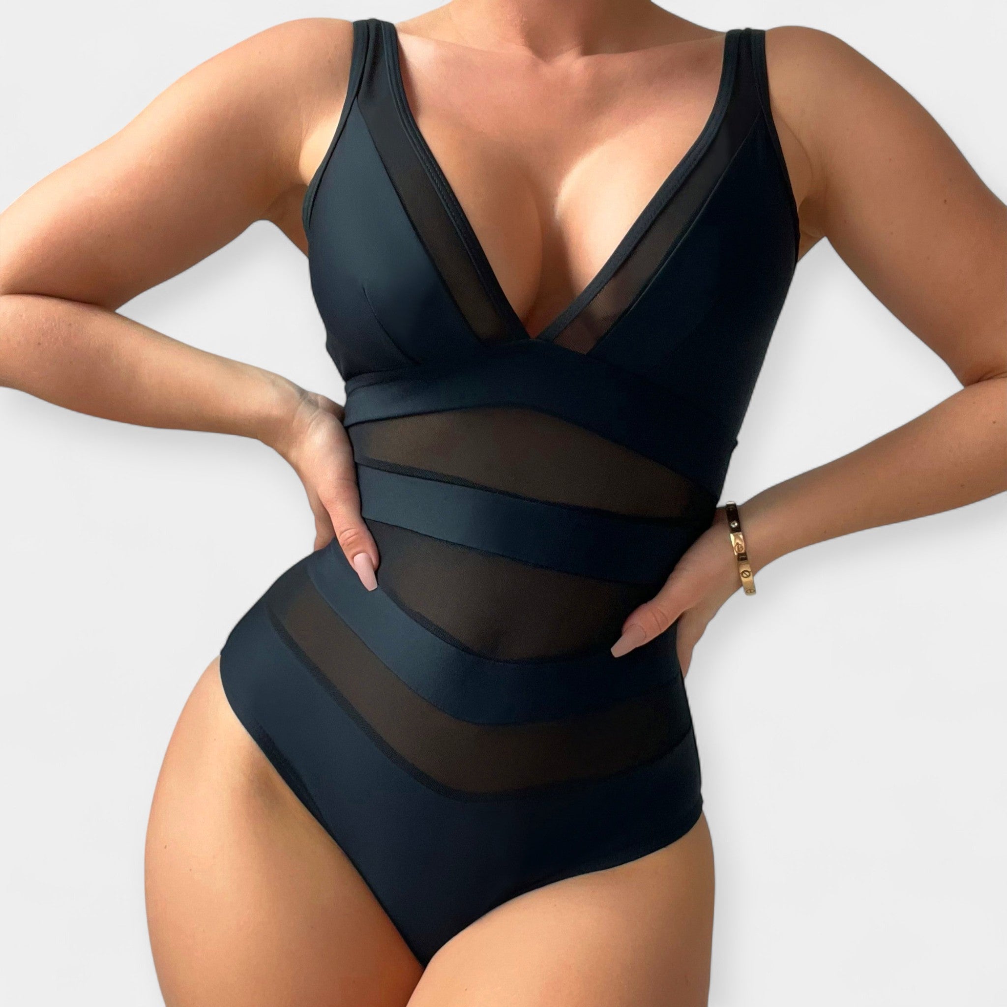 Costum de baie întreg cu detalii transparente