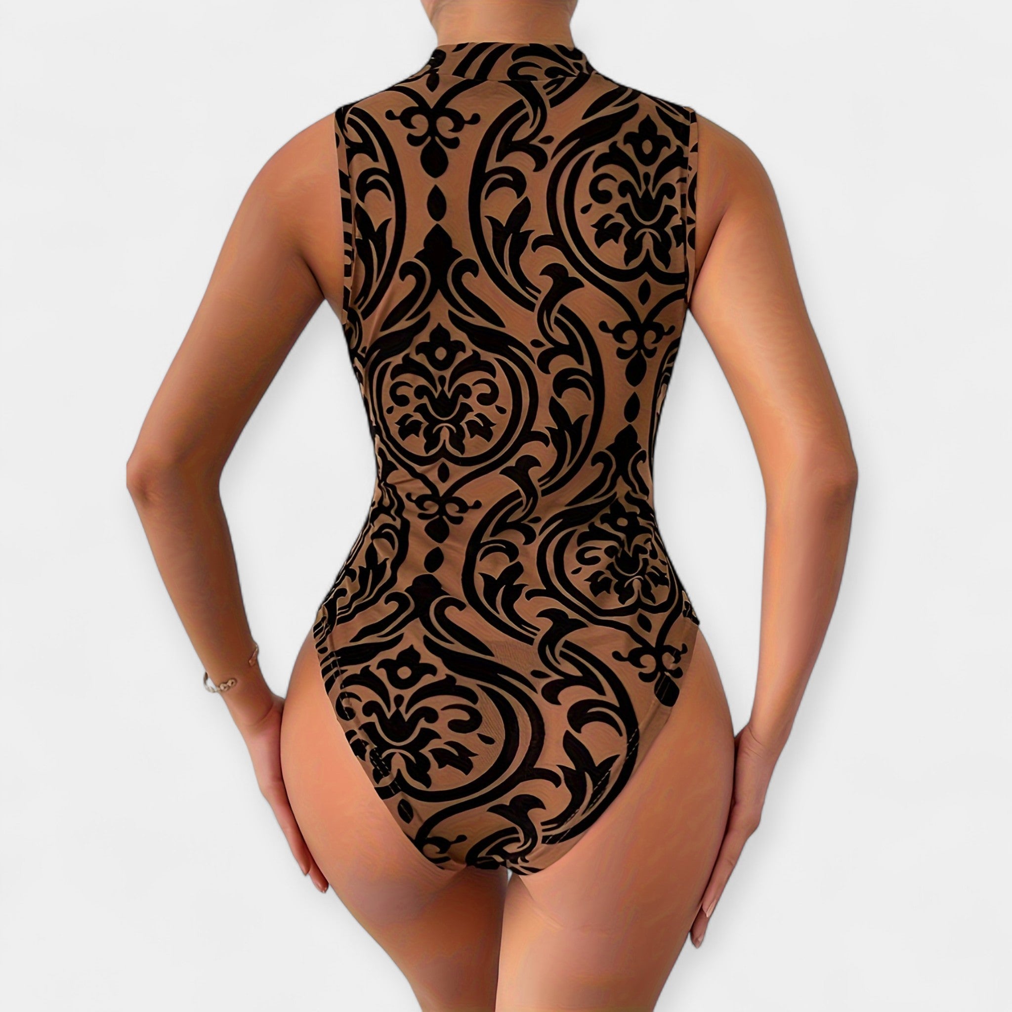 Body sexy din material croșetat