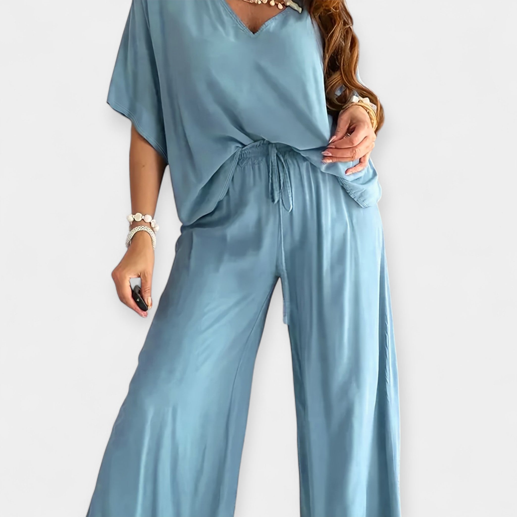 Set lejer cu pantaloni largi și bluză vaporoasă