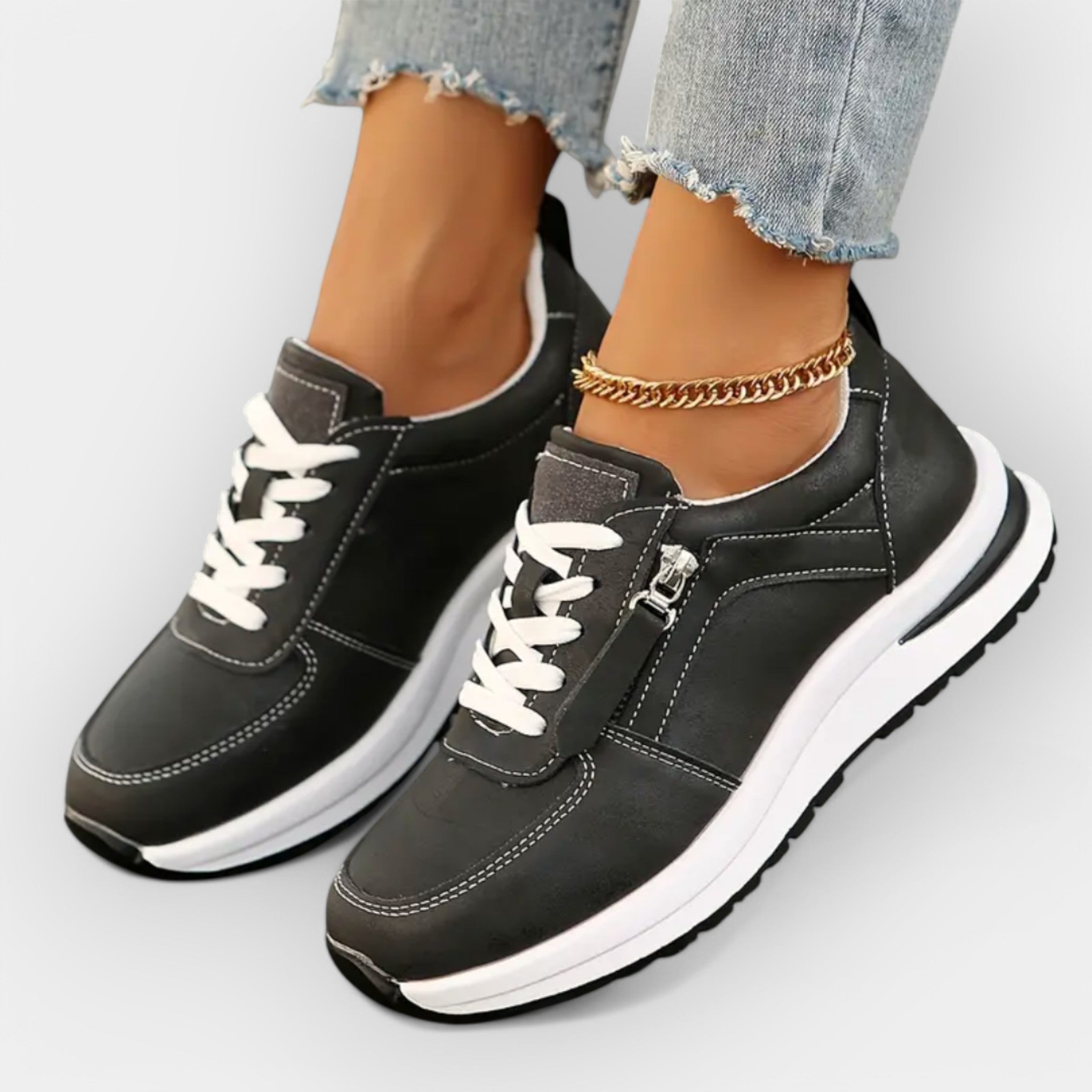 Sneakers anatomice cu eleganță