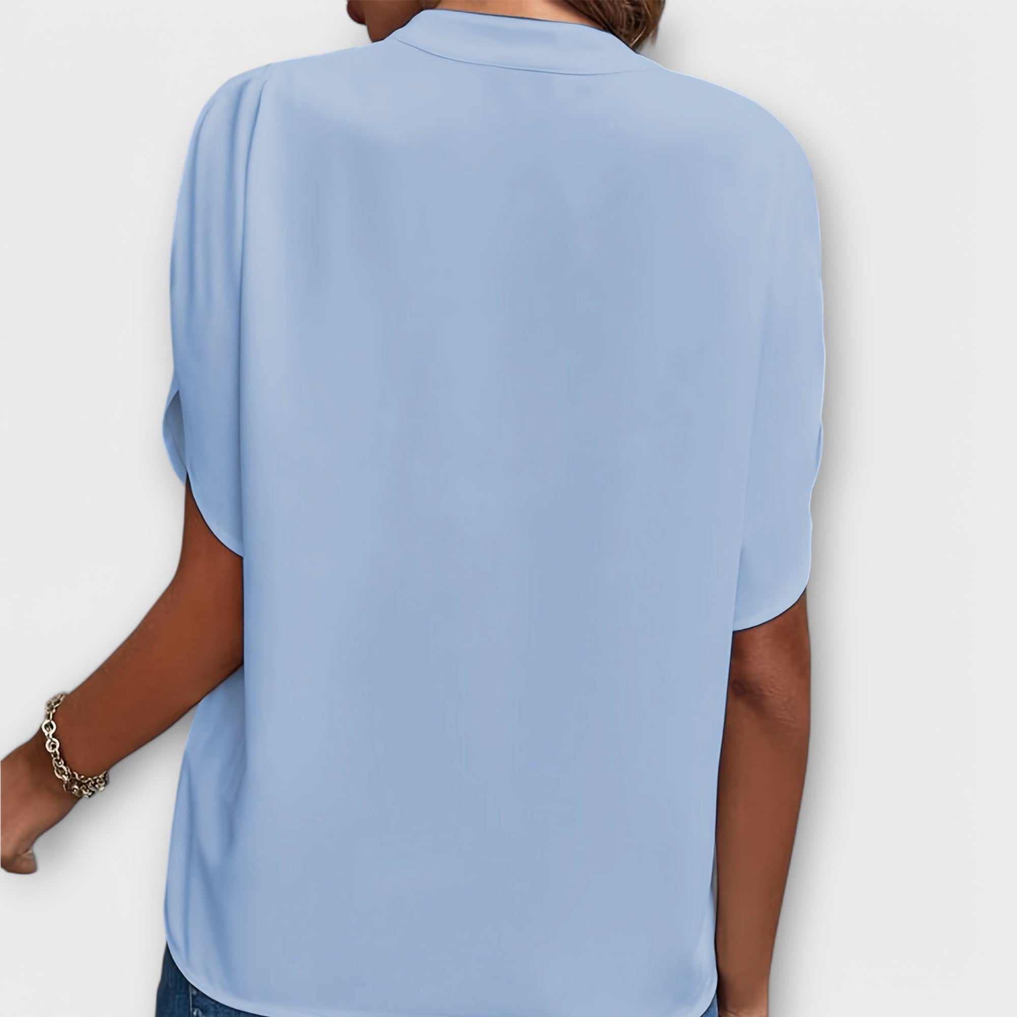 Vivi – Elegant Lightweight Women’s Shirt