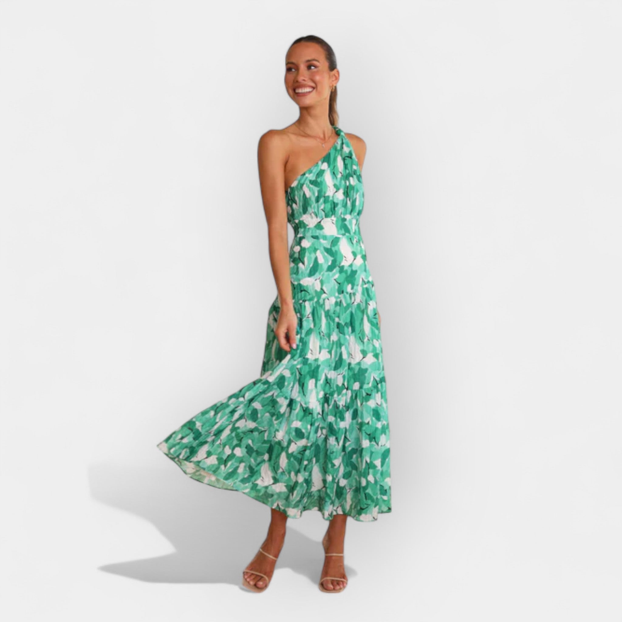 Rochie asimetrică cu bretea subțire – chic și ușor de purtat