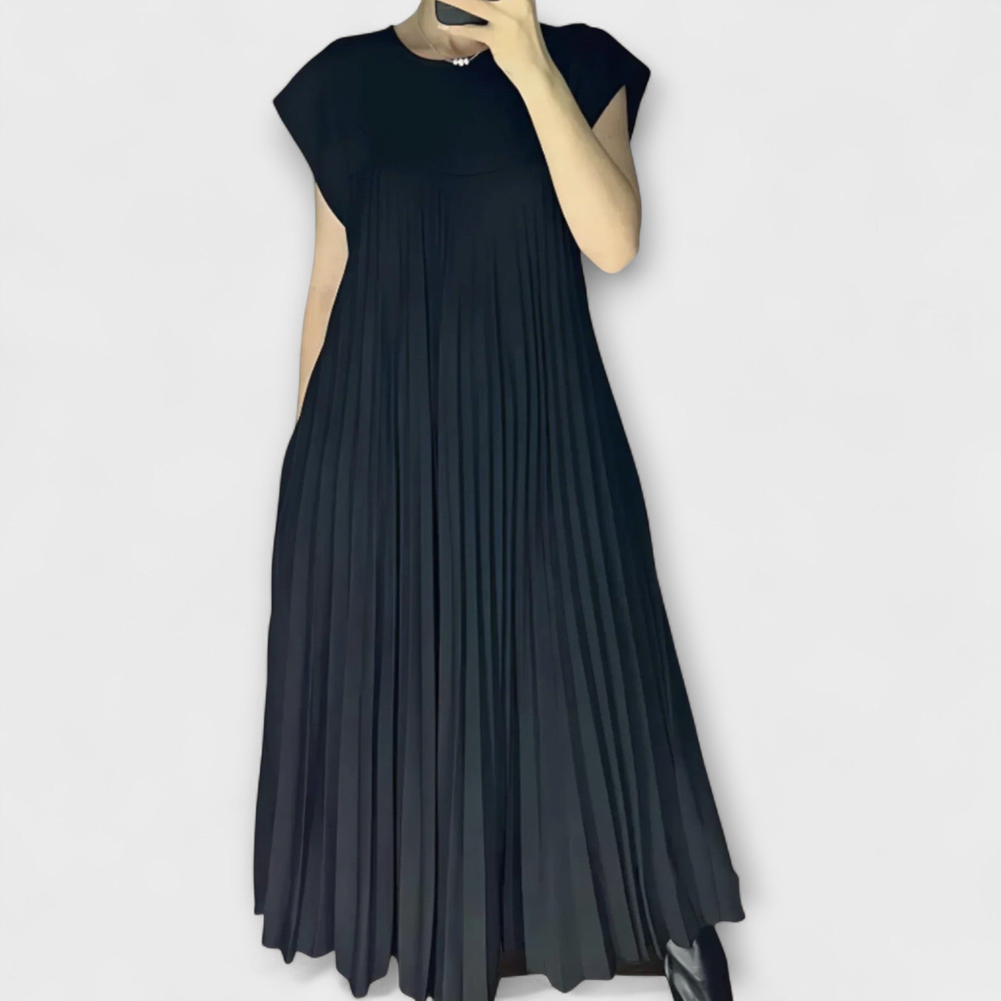 Zairelle – Elegantné plisované šaty