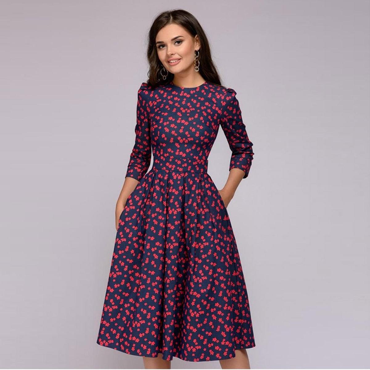 Retro-Inspired Mid-Length Dress With Puffed Sleeves
