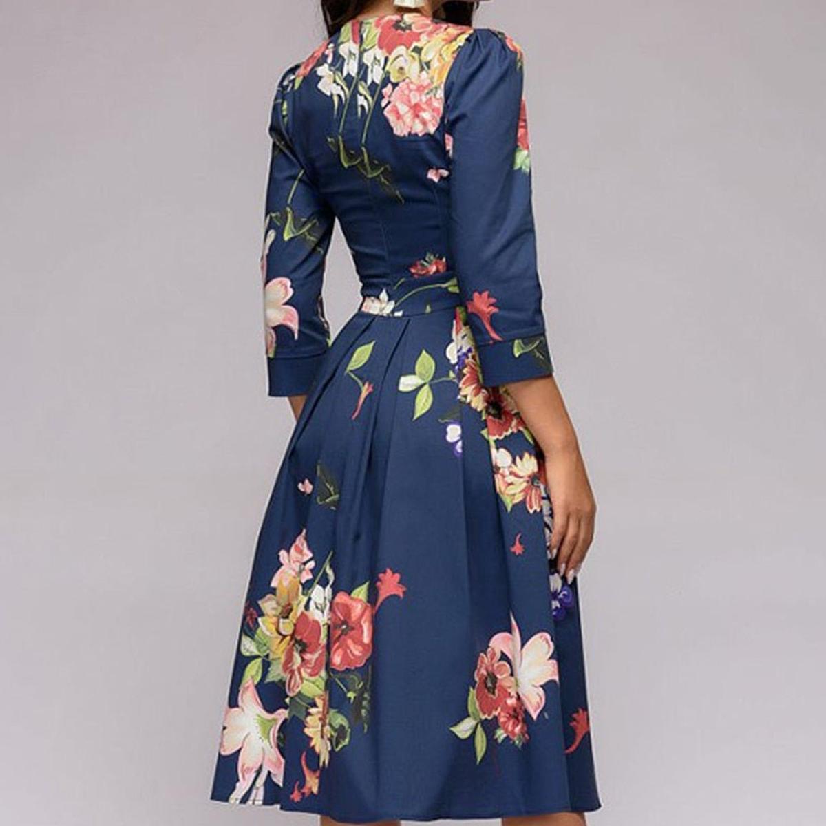 Retro-Inspired Mid-Length Dress With Puffed Sleeves
