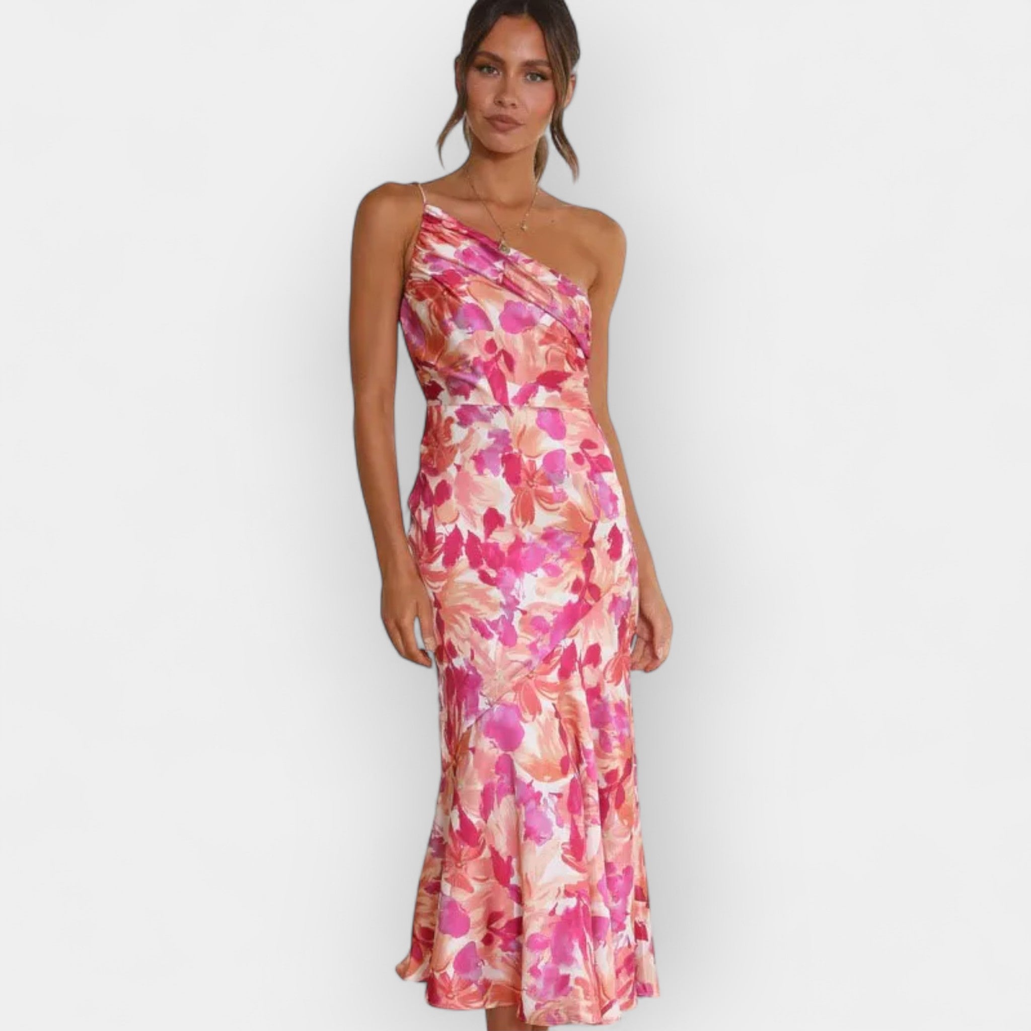 Rochie asimetrică cu bretea subțire – chic și ușor de purtat