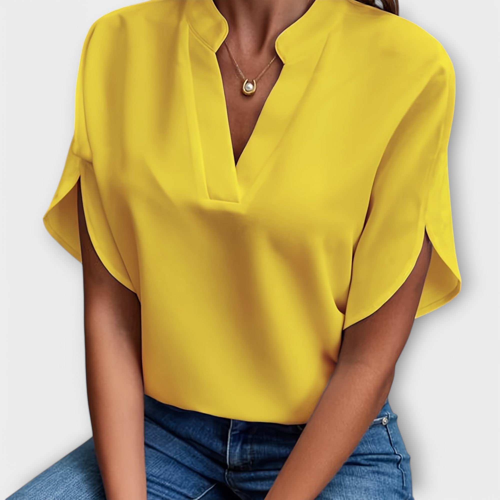 Vivi – Elegant Lightweight Women’s Shirt