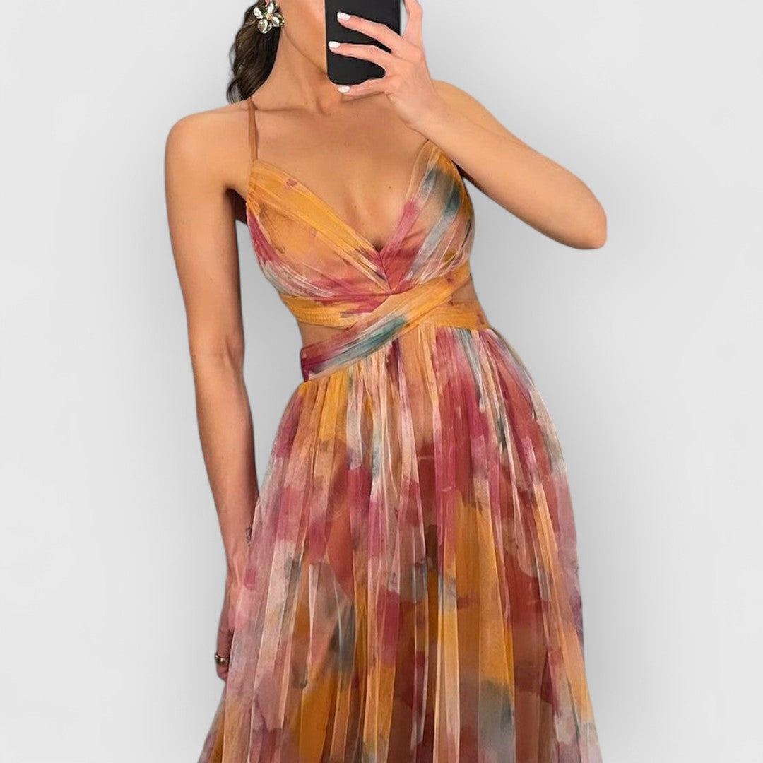 Rochie maxi vaporoasă cu croială avantajoasă