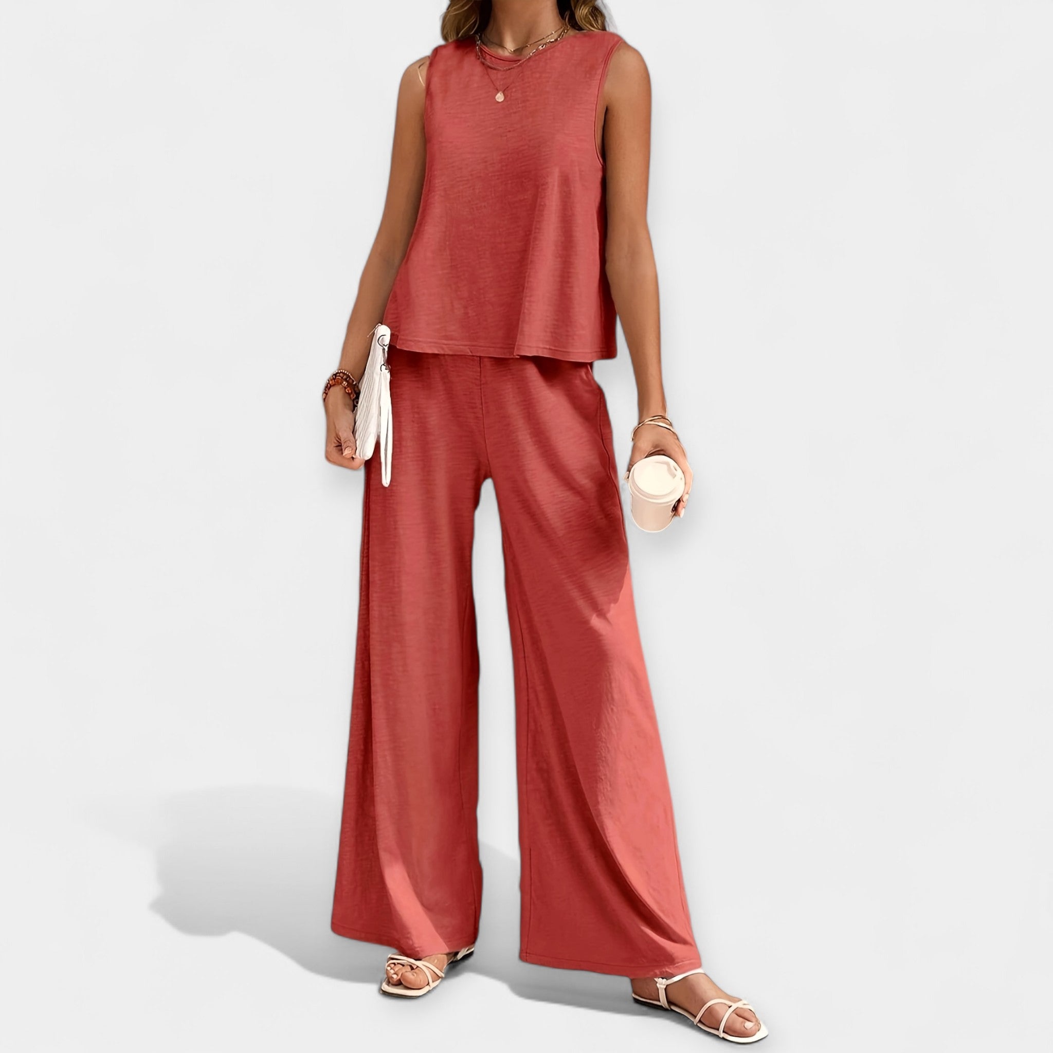 Set fluid cu top lejer și pantaloni largi