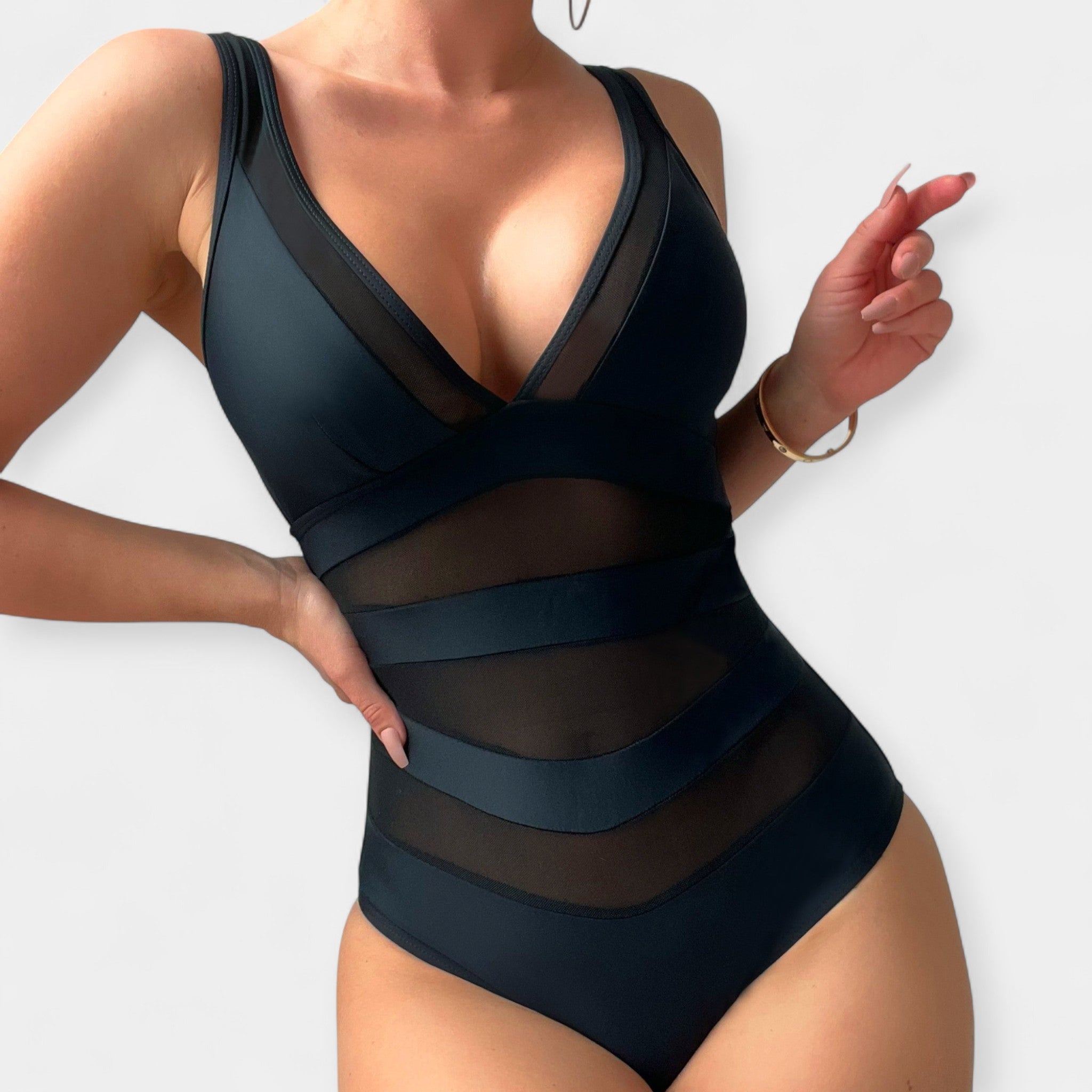 Costum de baie întreg cu detalii transparente
