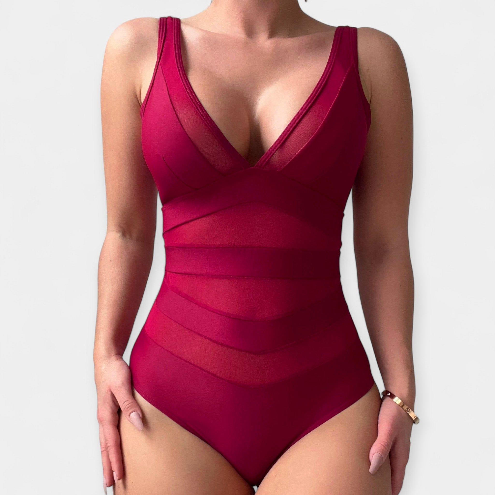 Costum de baie întreg cu detalii transparente