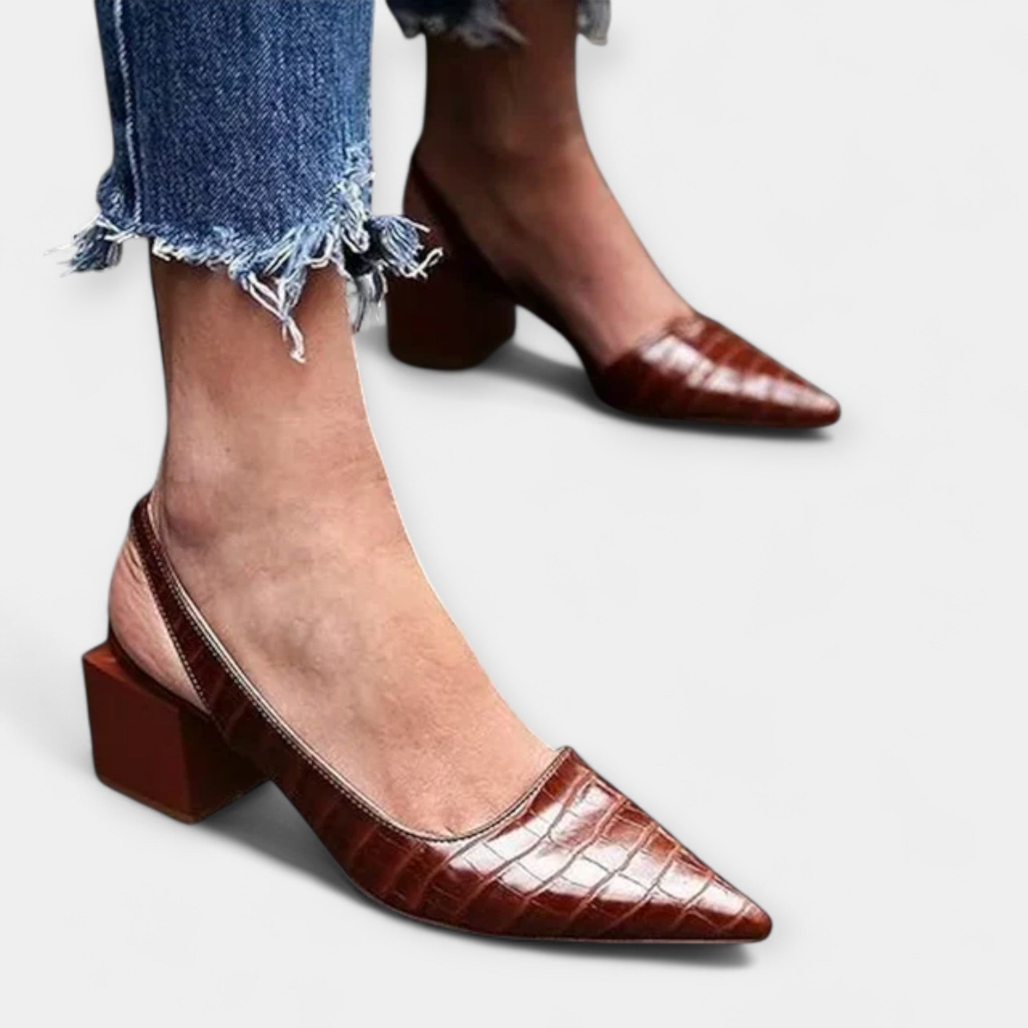 Pantofi eleganți cu detalii de lux
