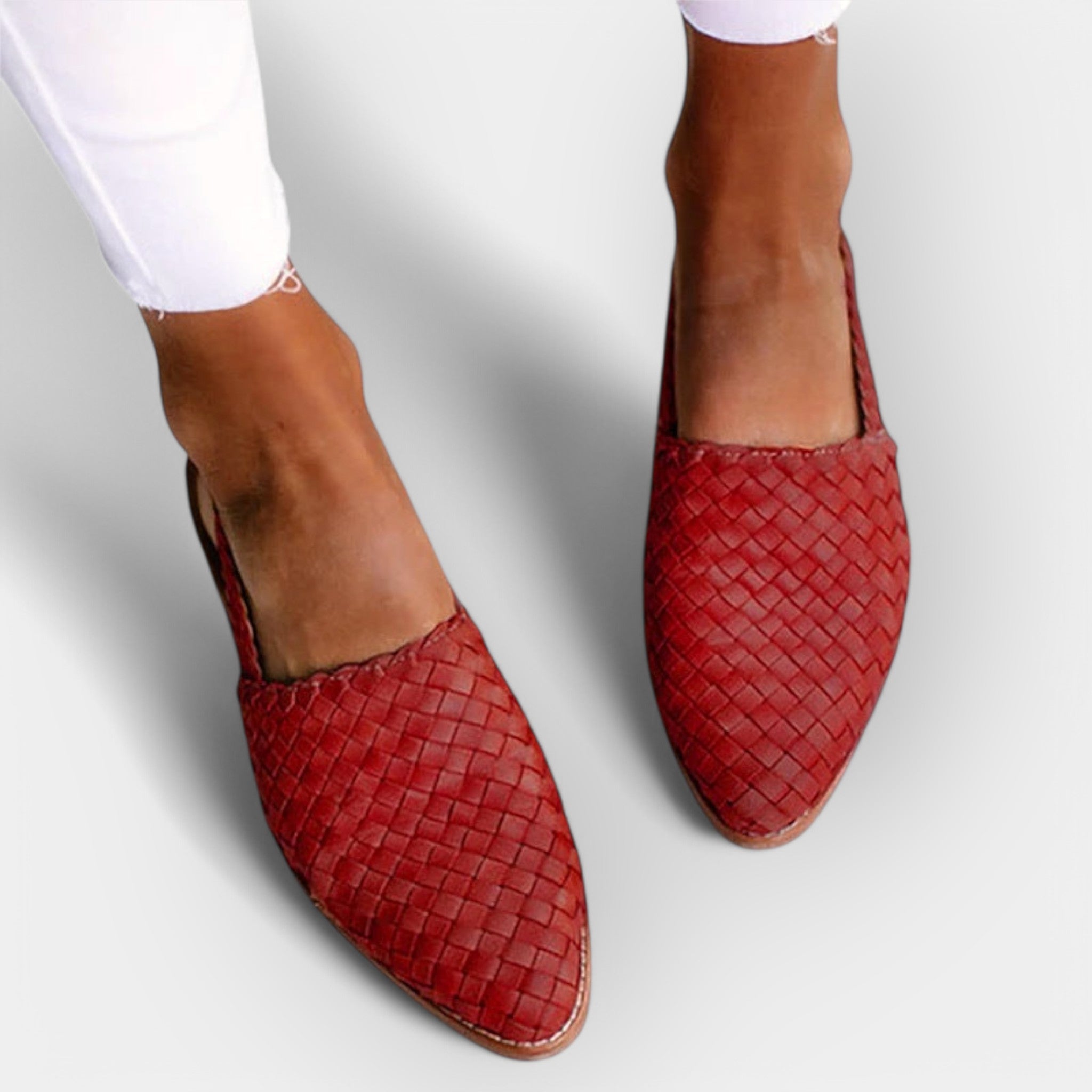 Sandale artizanale cu design minimalist