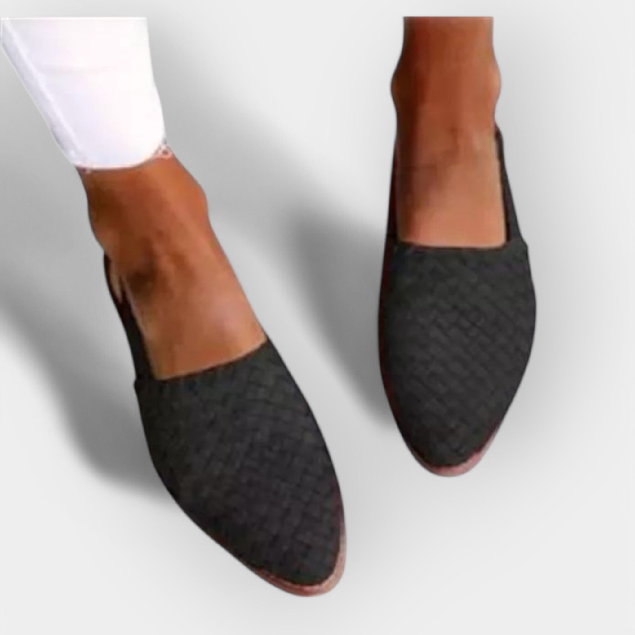 Sandale artizanale cu design minimalist