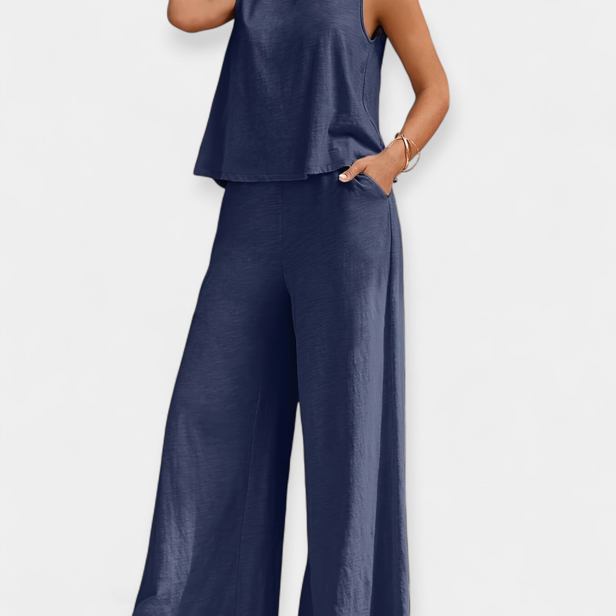 Set fluid cu top lejer și pantaloni largi