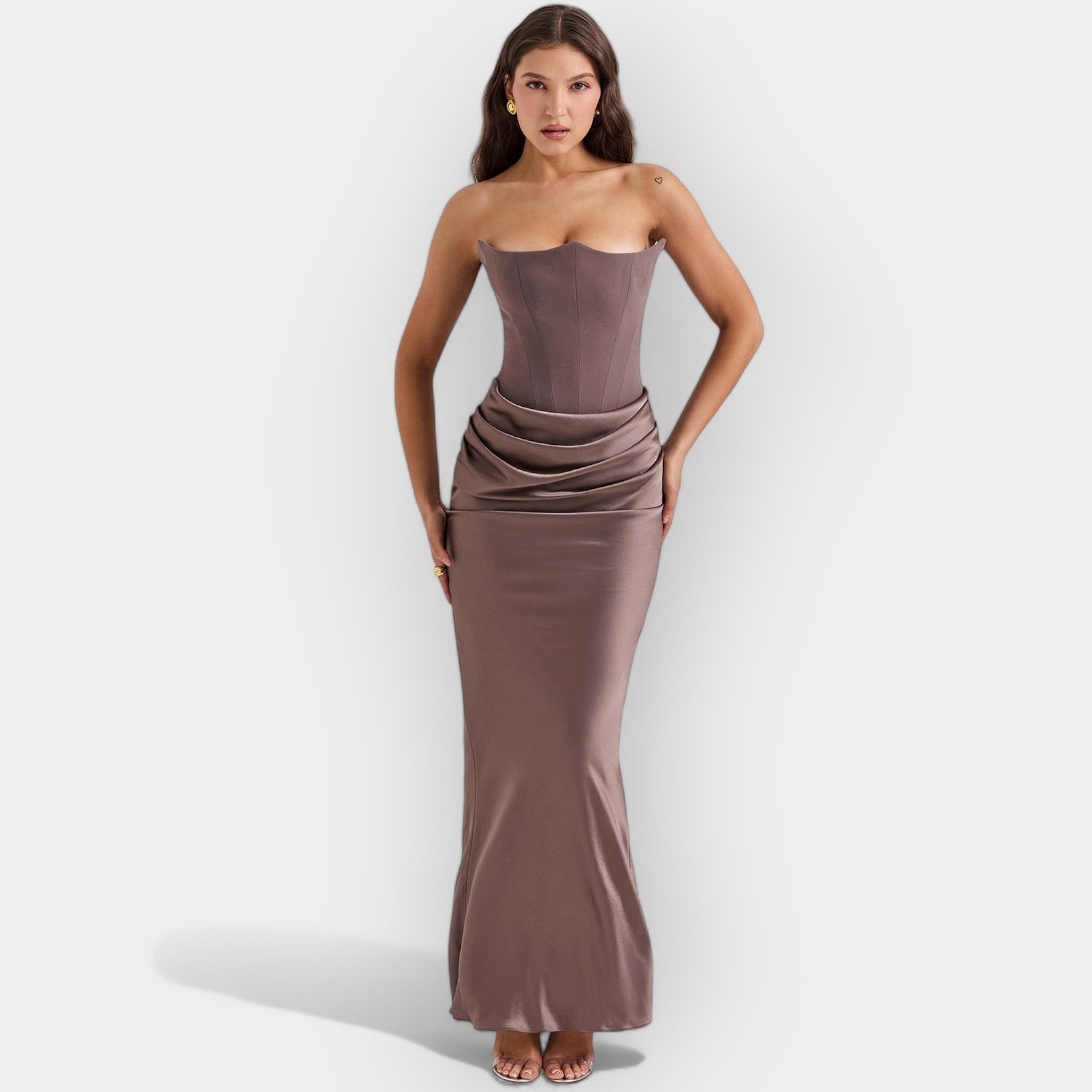 Rochie lungă fluidă și rafinată